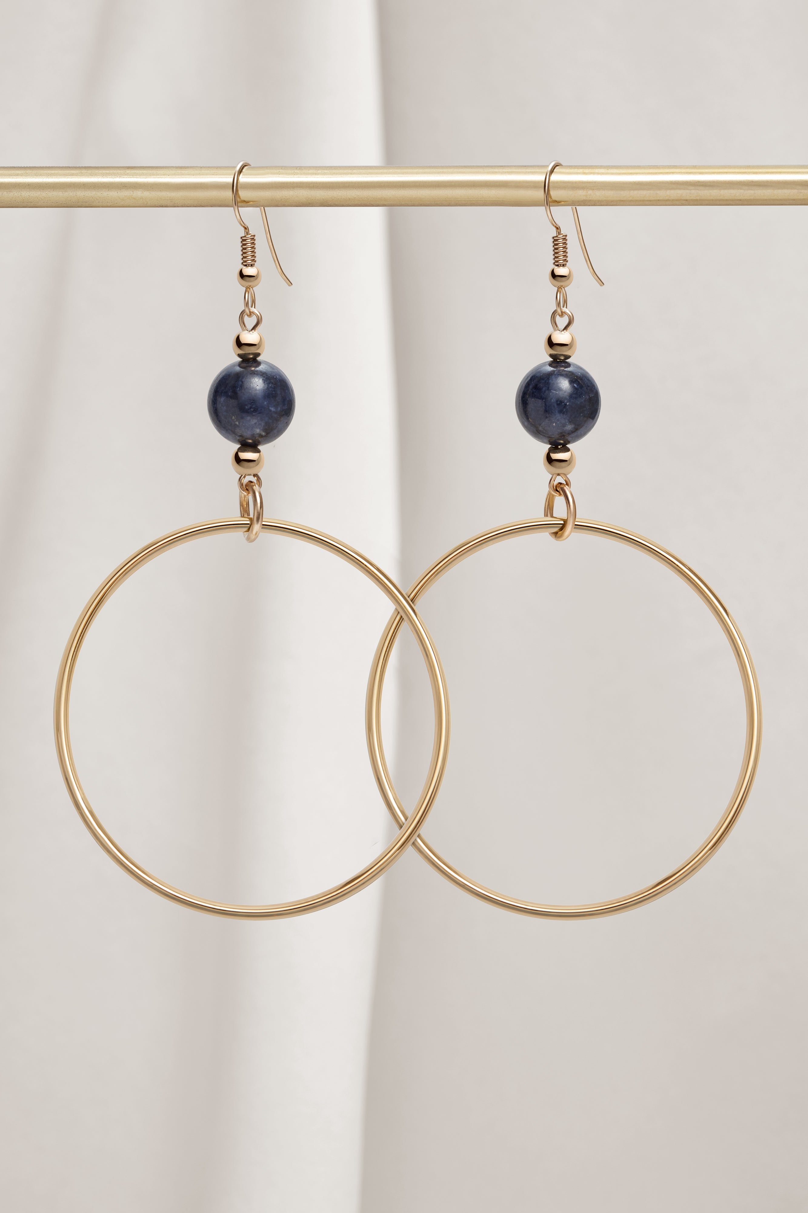 NAVY SAPPHIRE CLASSIC GOLD HOOP EARRINGS