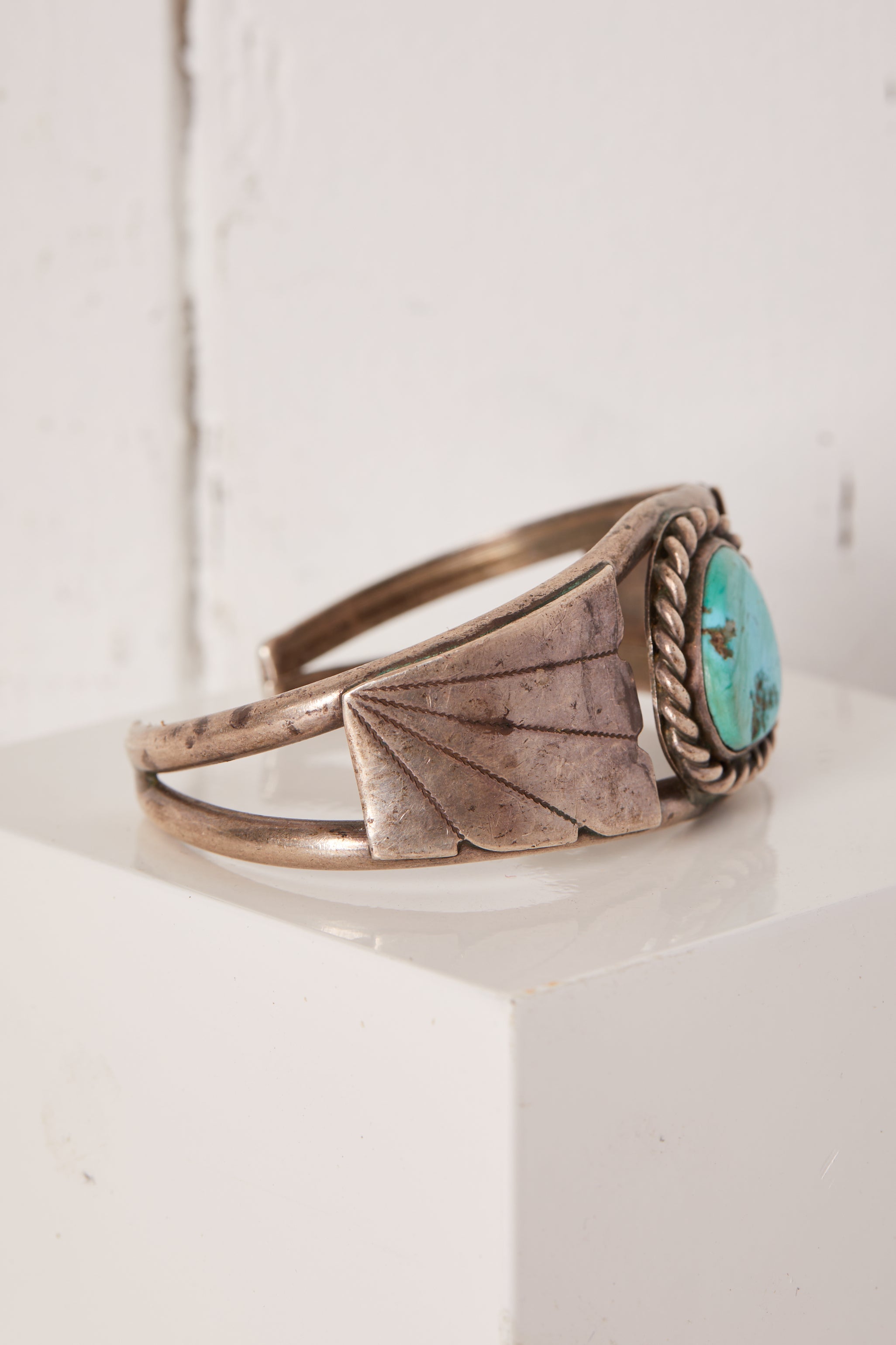 VINTAGE STERLING SILVER AND TURQUOISE BRACELET