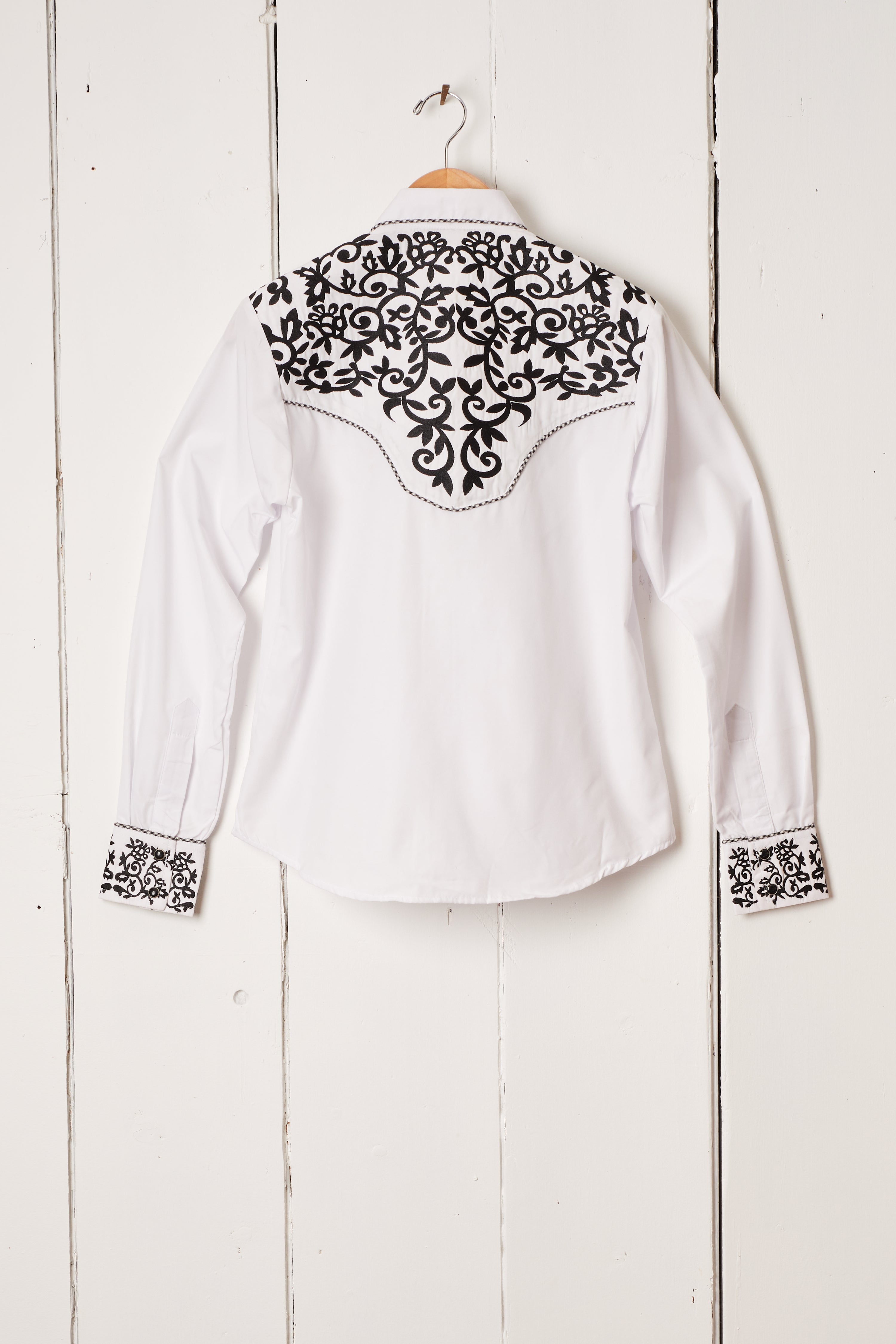 WHITE AND BLACK EMBROIDERED WESTERN SHIRT