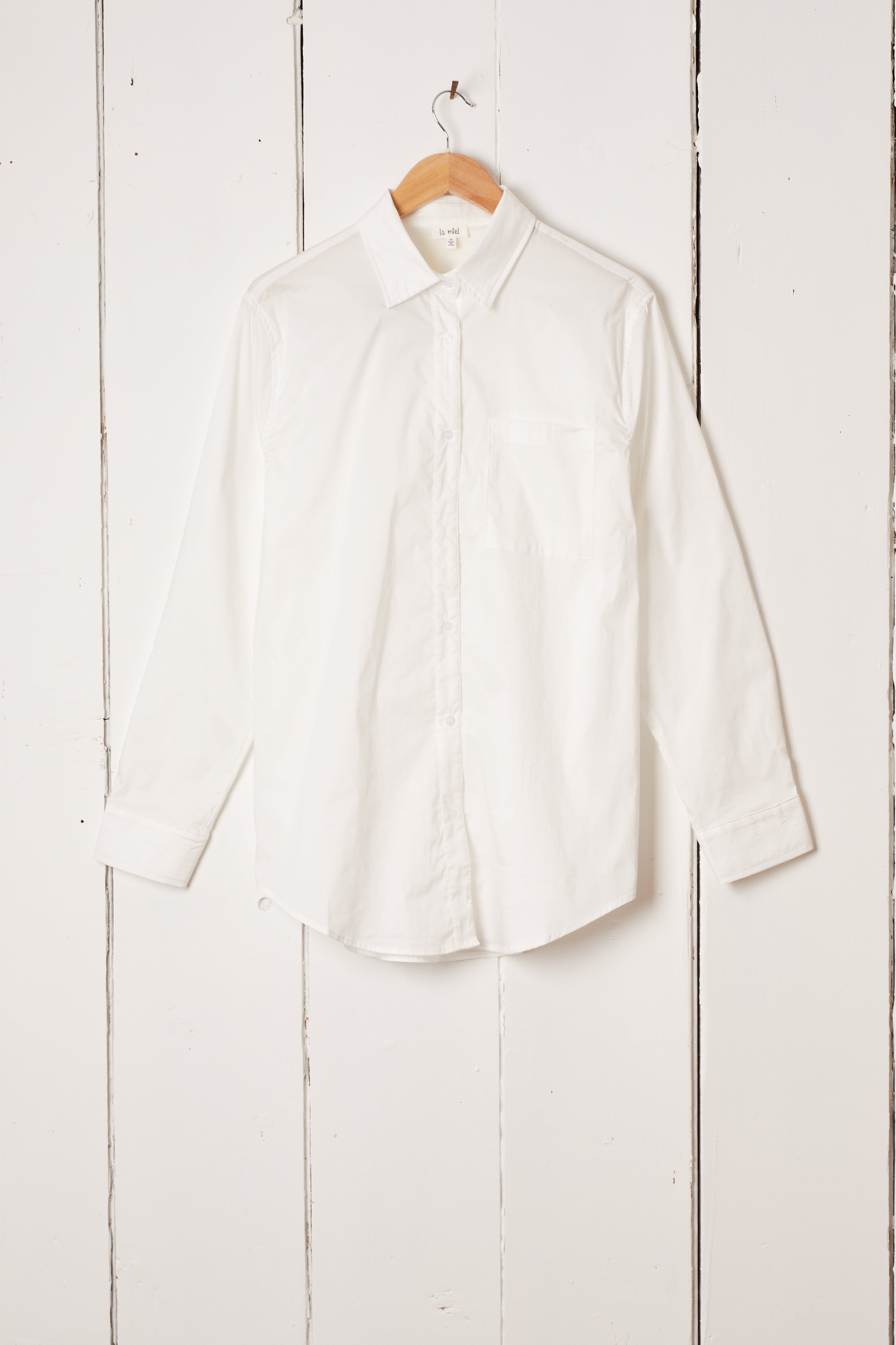 CLASSIC WHITE POCKET BUTTON DOWN