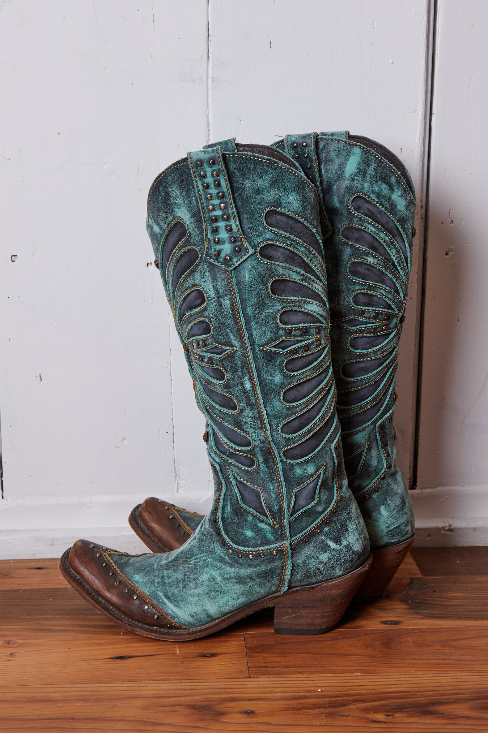 VINTAGE TURQUOISE AND BROWN STUDDED COWBOY BOOTS