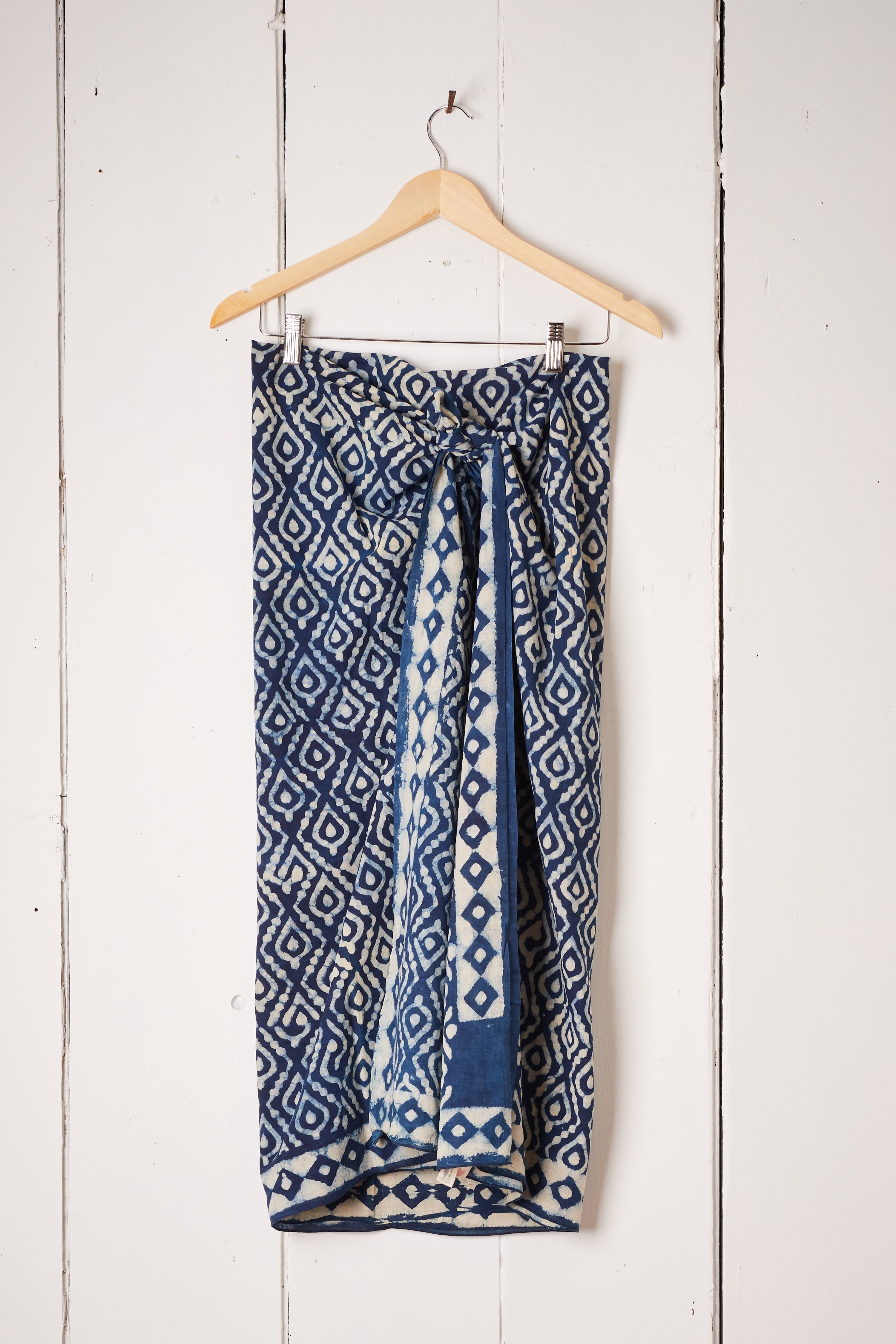 DEEP BLUE INDIGO BLOCK PRINT DIAMOND PETAL SARONG