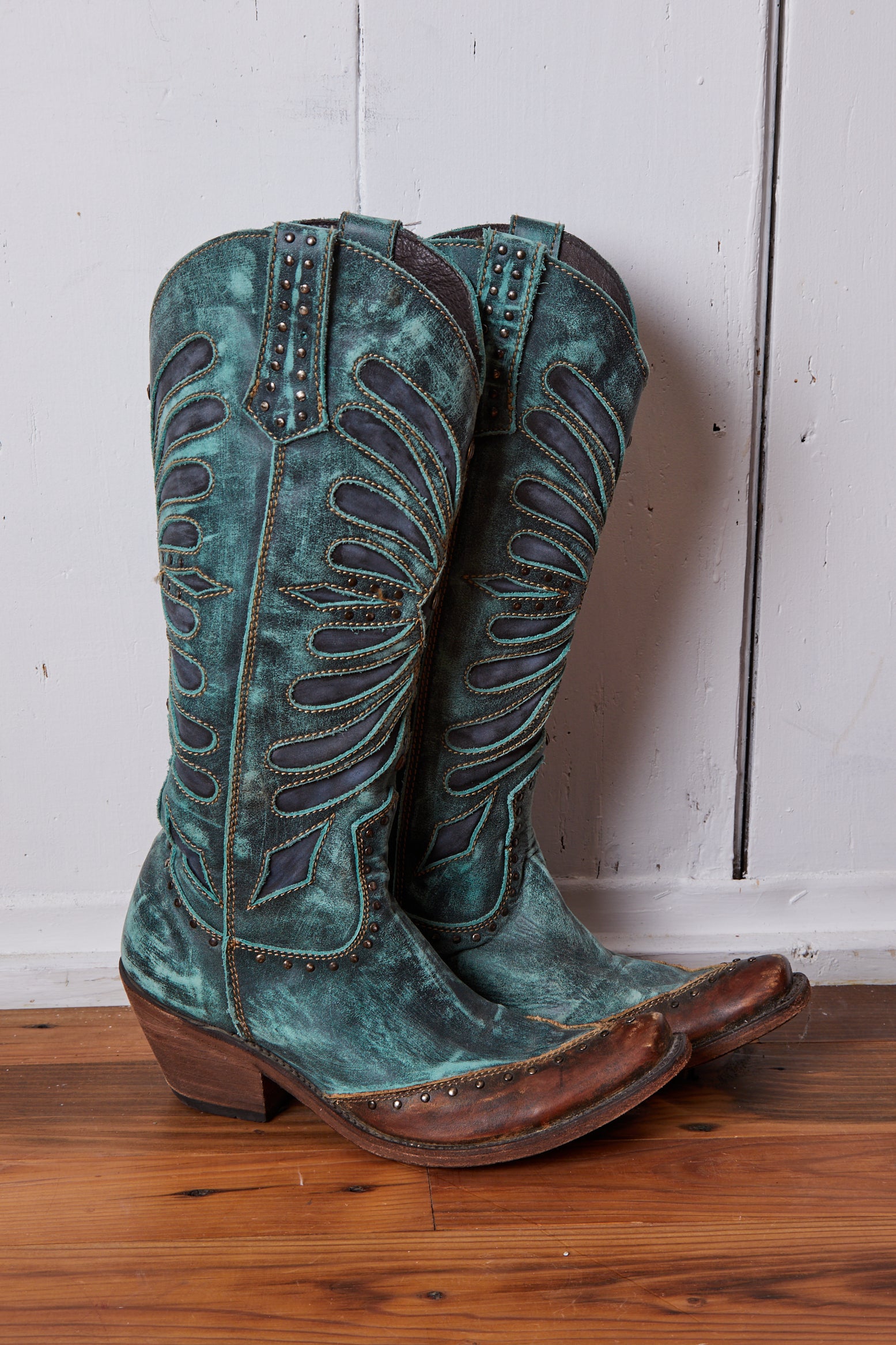 VINTAGE TURQUOISE AND BROWN STUDDED COWBOY BOOTS