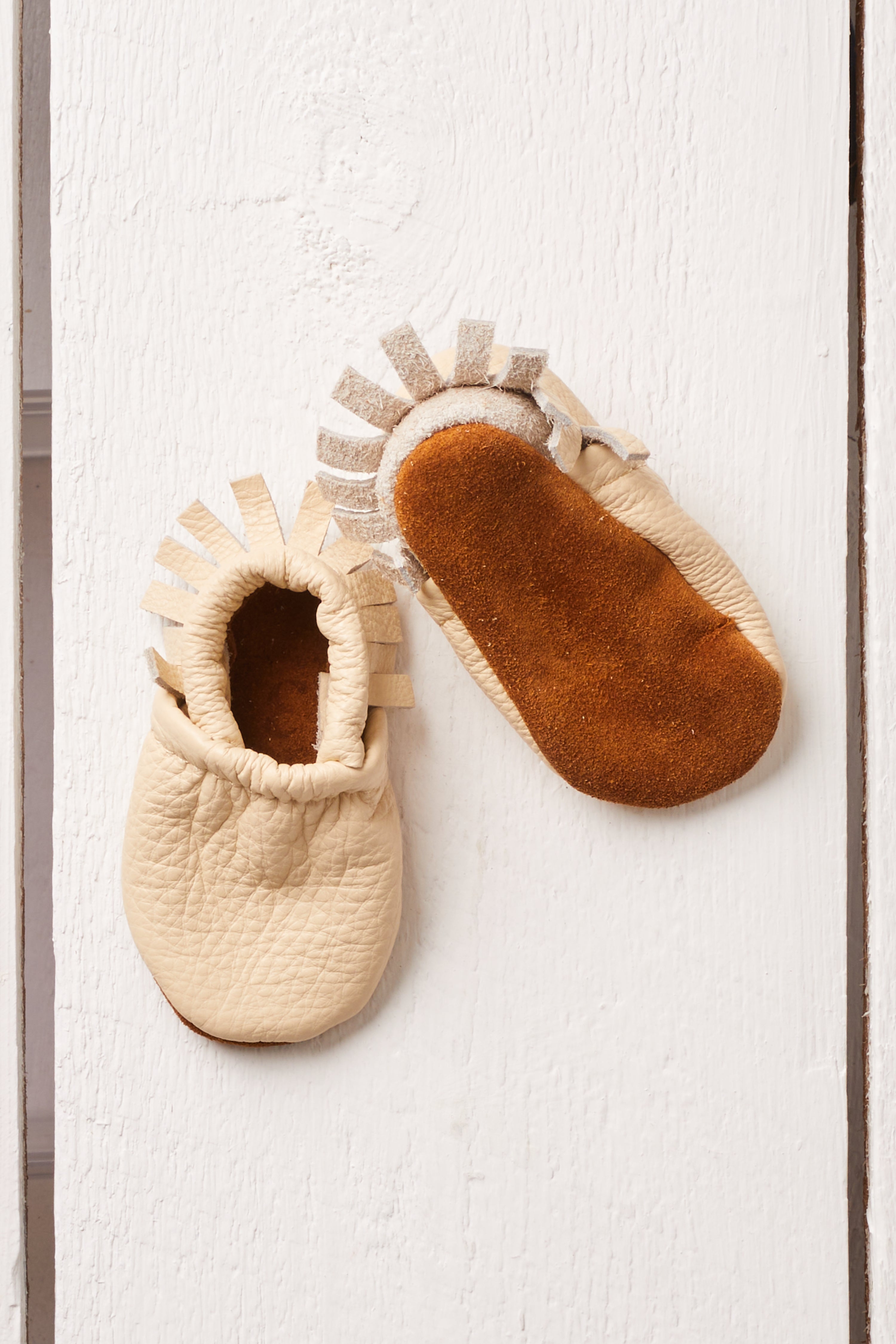 CREAM LEATHER BABY MOCCASINS