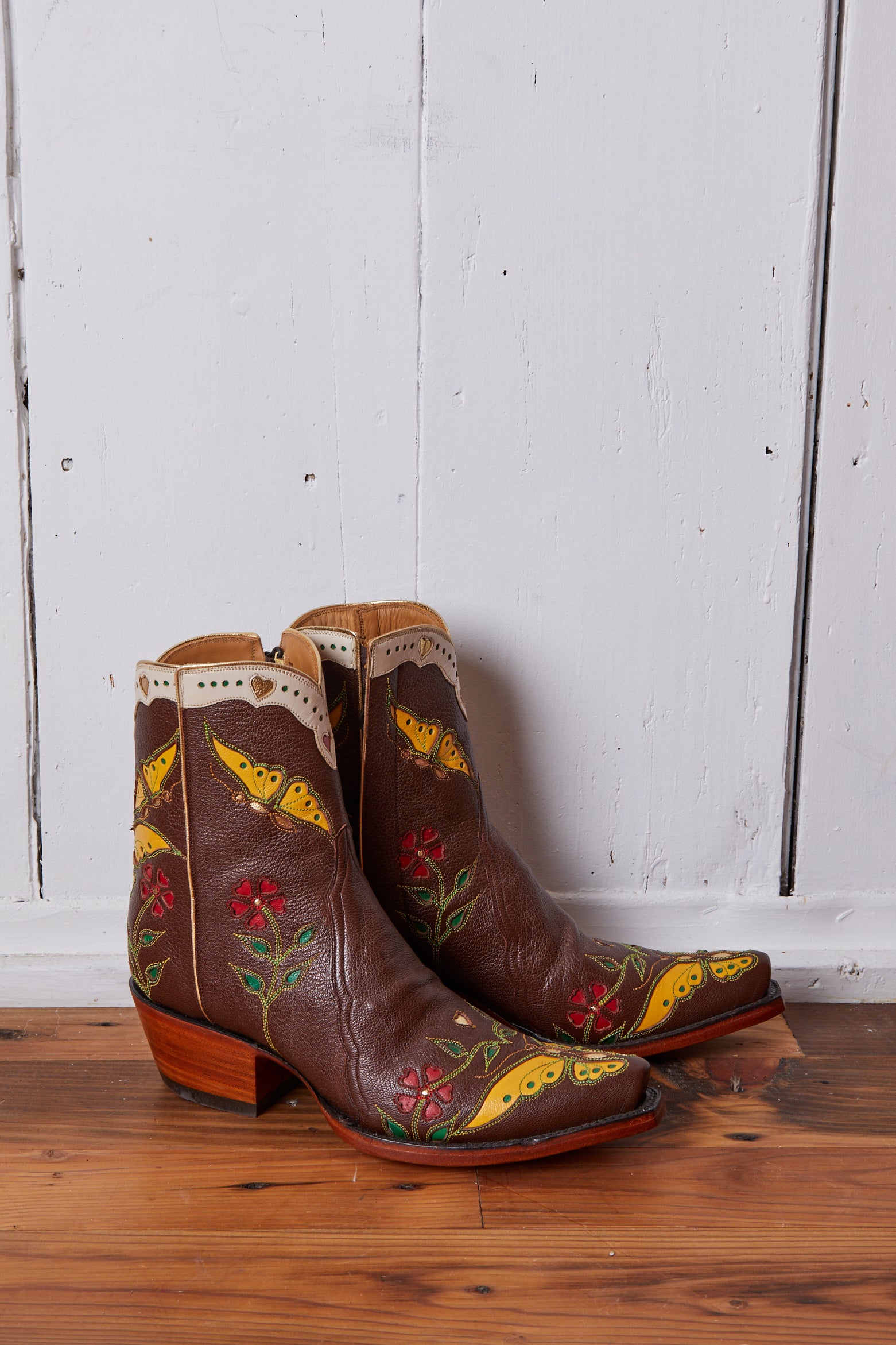 BACK AT THE RANCH MADAME BUTTERFLY ANKLE ZIPPER COWGIRL BOOTS