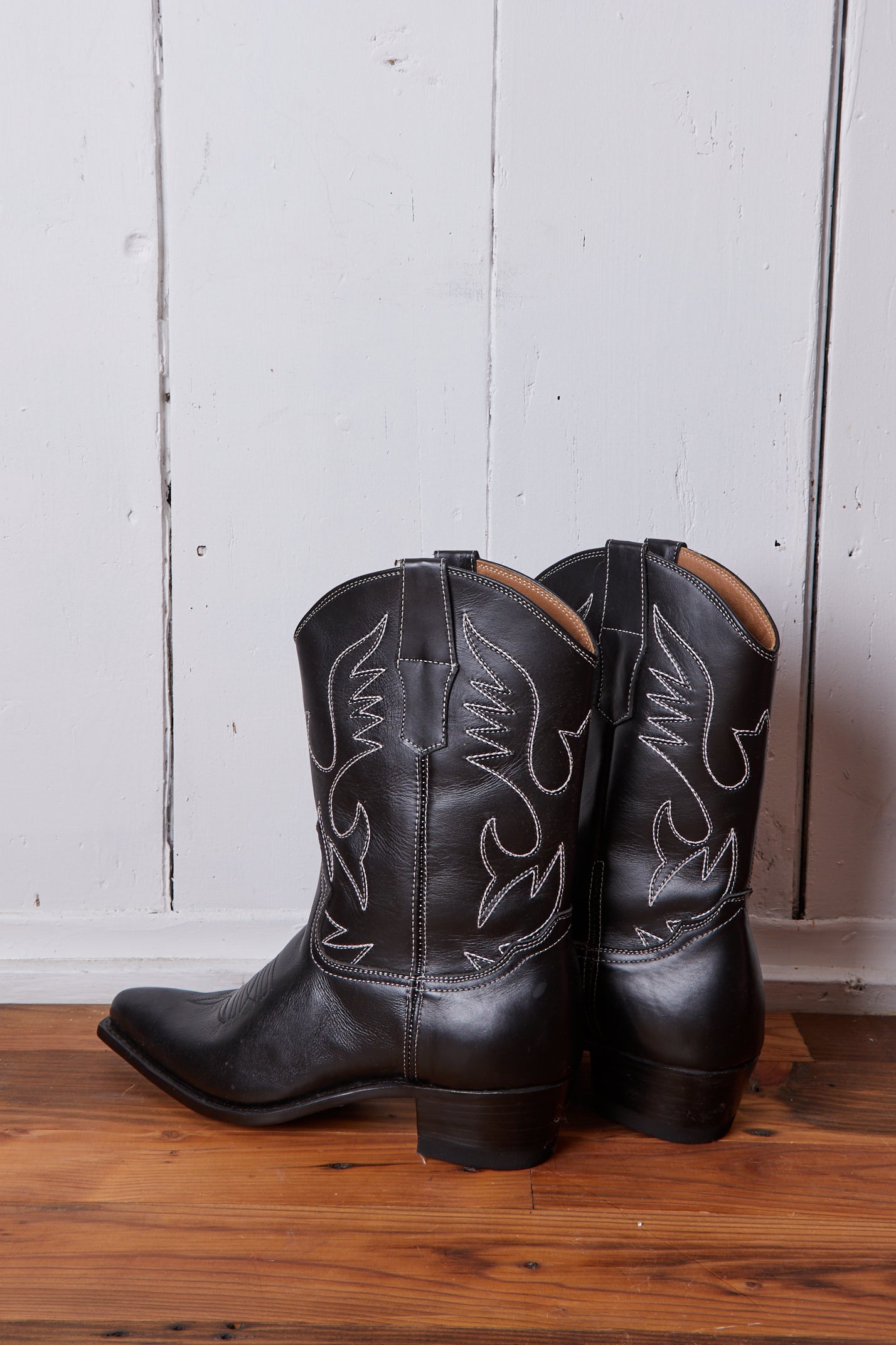BLACK COWBOY BOOTS