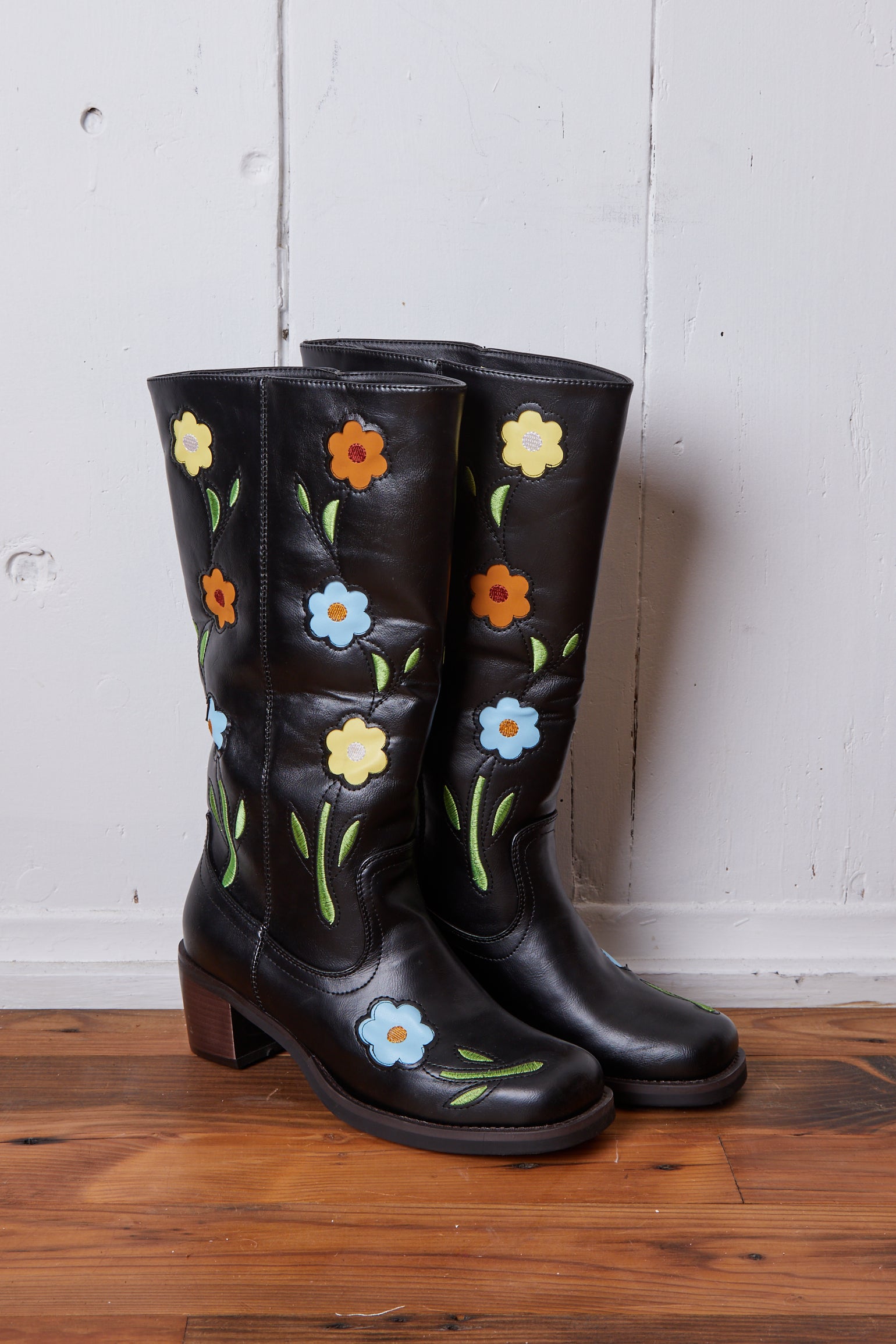VEGAN BLACK COLORFUL FLORAL CIWBOY BOOTS