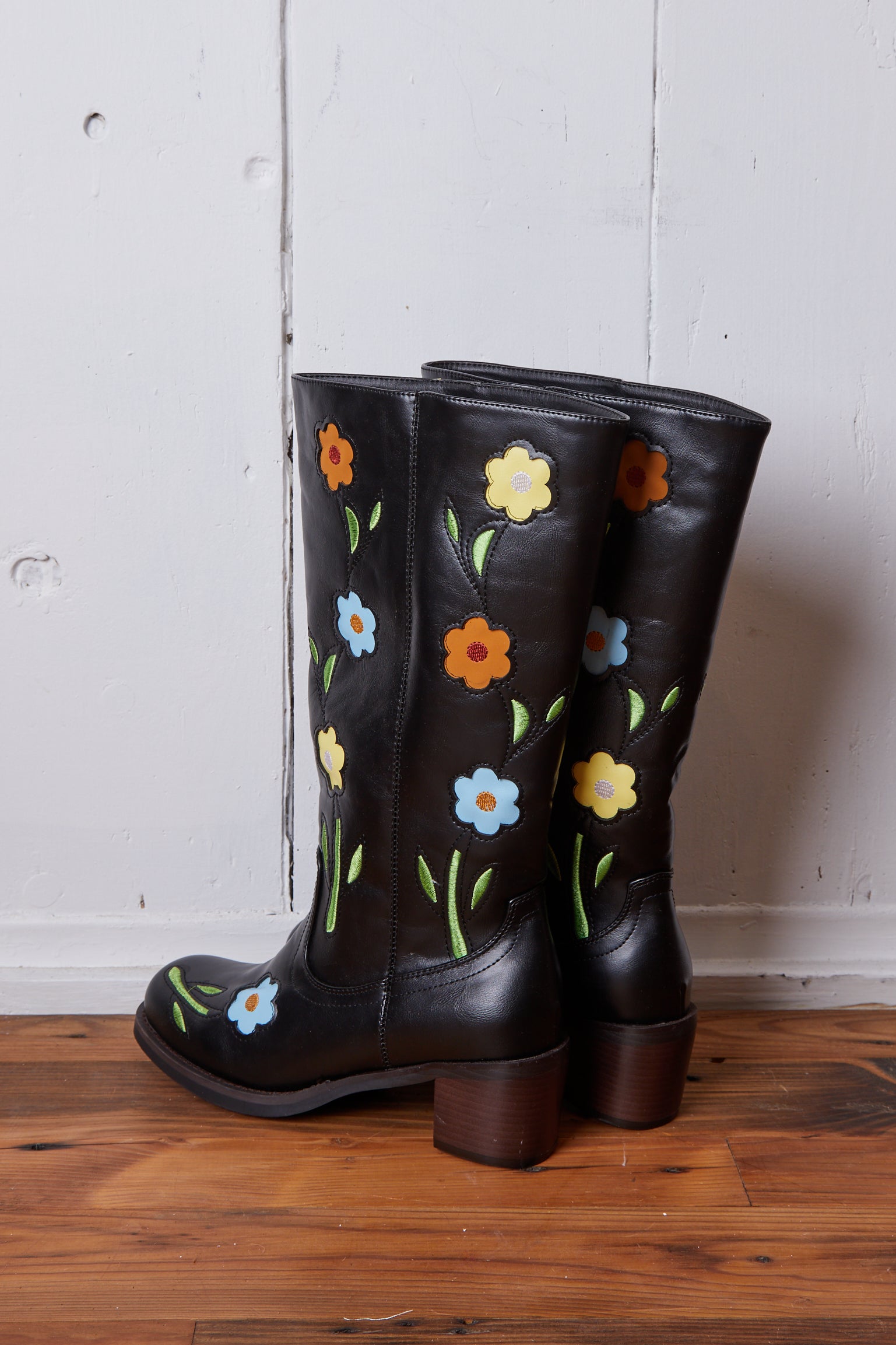 VEGAN BLACK COLORFUL FLORAL CIWBOY BOOTS