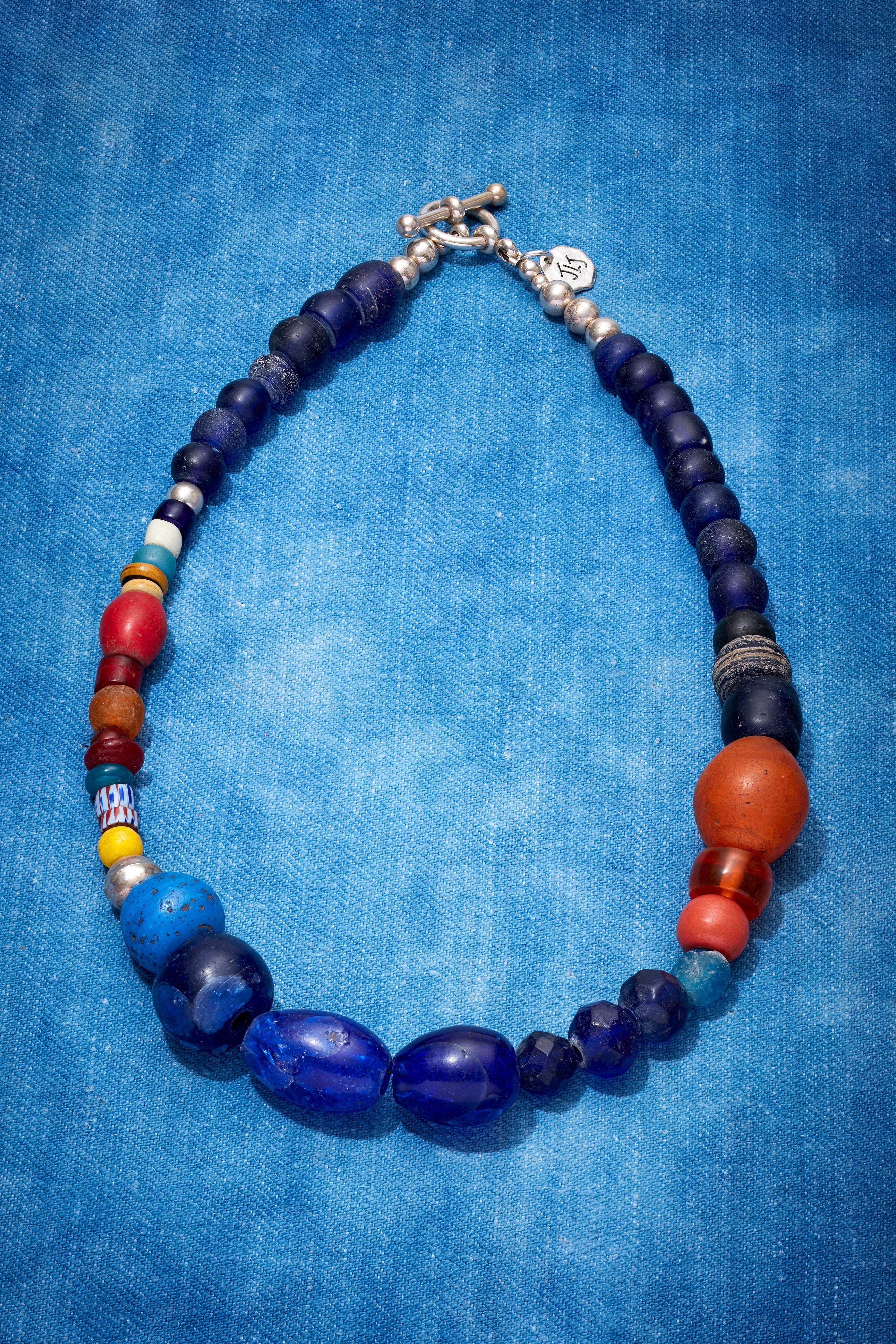 SHORT HAPPY CAMPFIRE BLUE NECKLACE