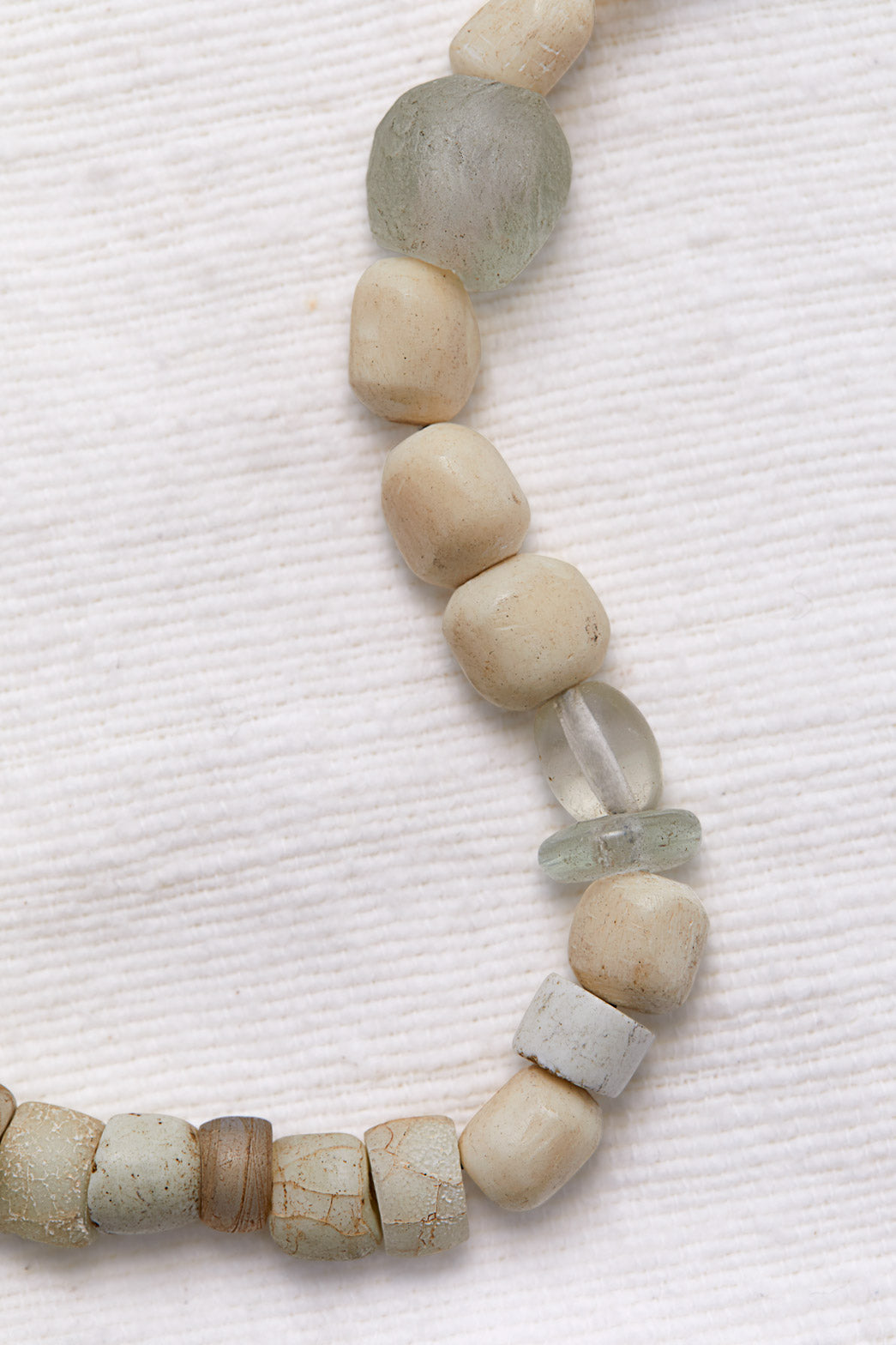 CAMPFIRE WHITE PLAYFUL CHOKER NECKLACE