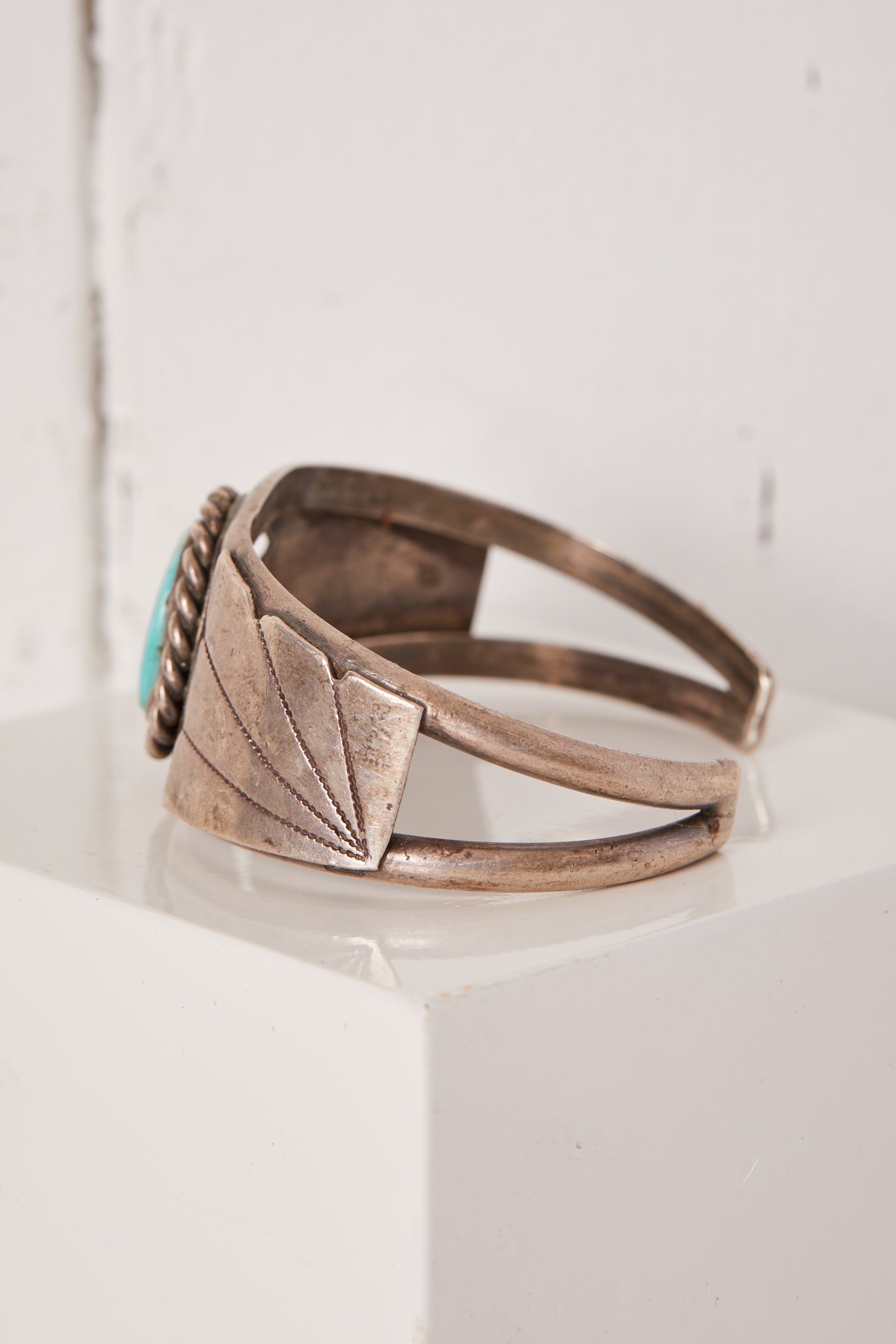 VINTAGE STERLING SILVER AND TURQUOISE BRACELET