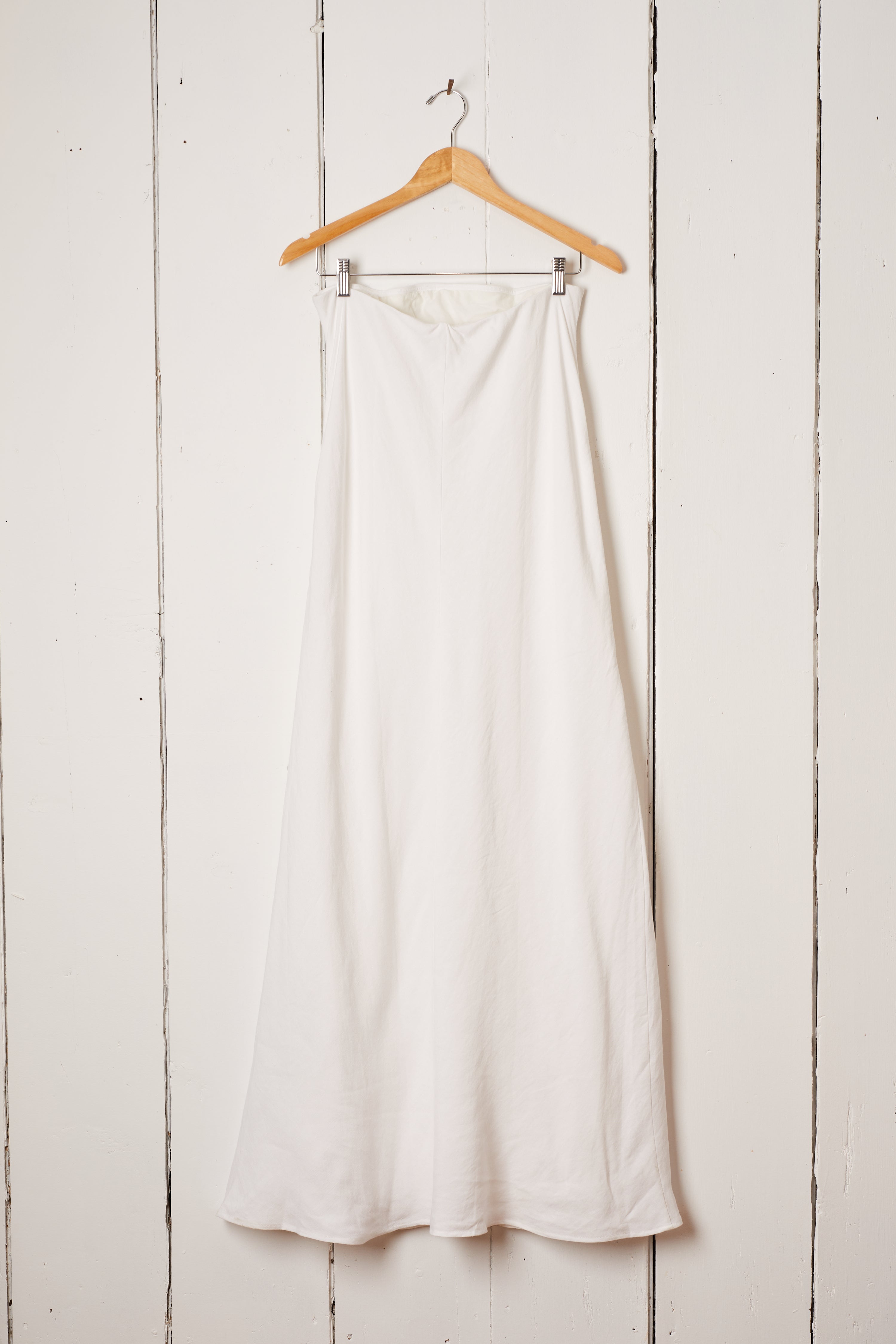 WHITE LONG SLEEVELESS LINEN DRESS