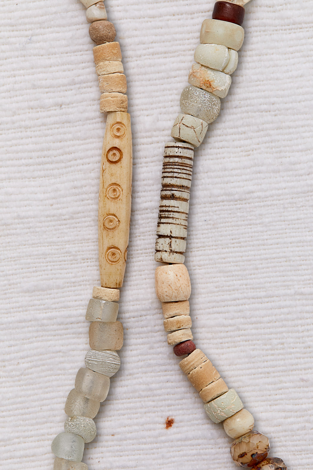 CAMPFIRE WHITE BEACH PARTY NECKLACE WITH COOL PENDANT