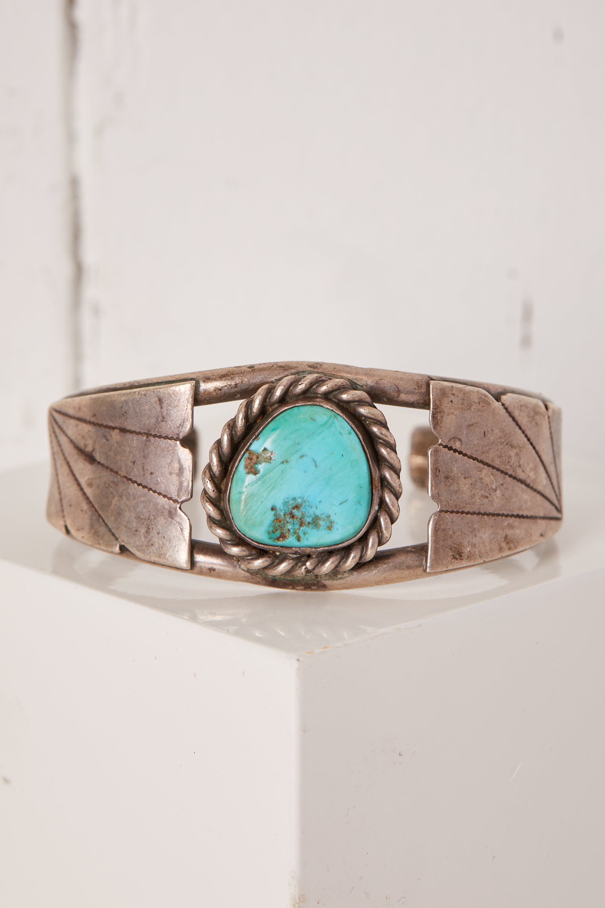 VINTAGE STERLING SILVER AND TURQUOISE BRACELET
