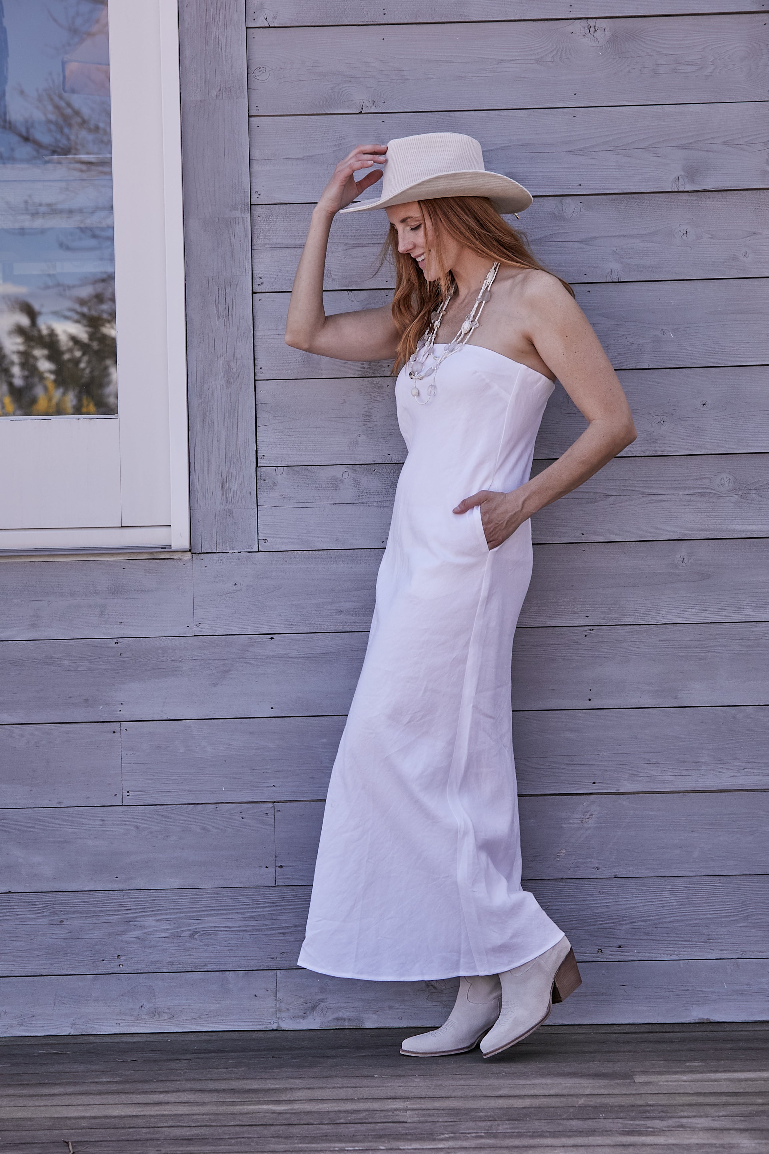 WHITE LONG SLEEVELESS LINEN DRESS