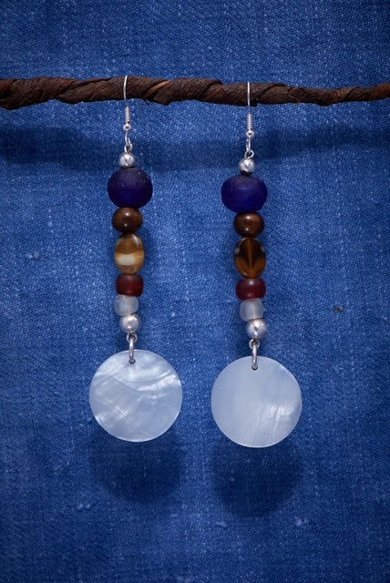 NAVY BLANKET PRINT SHELL EARRINGS