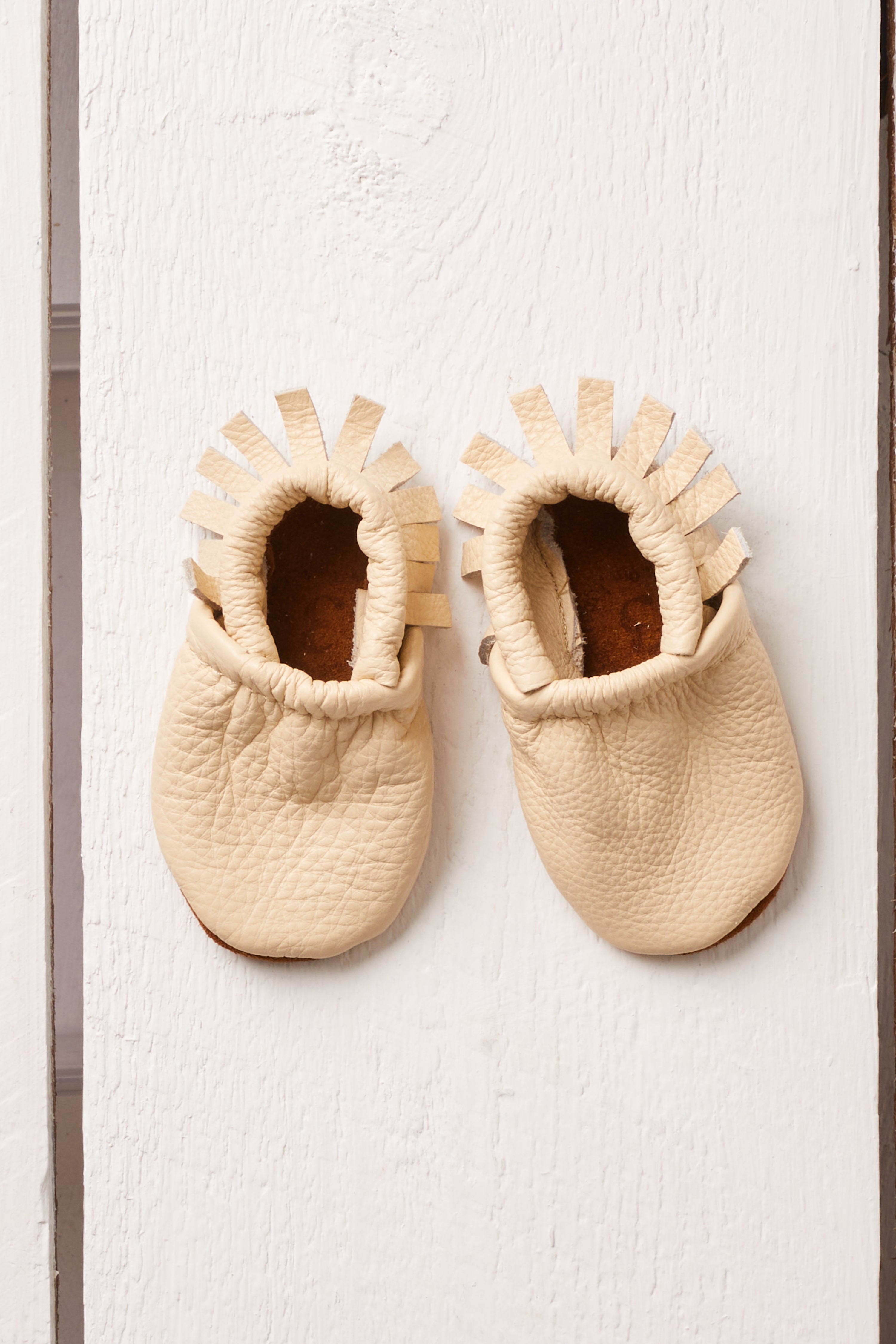 CREAM LEATHER BABY MOCCASINS