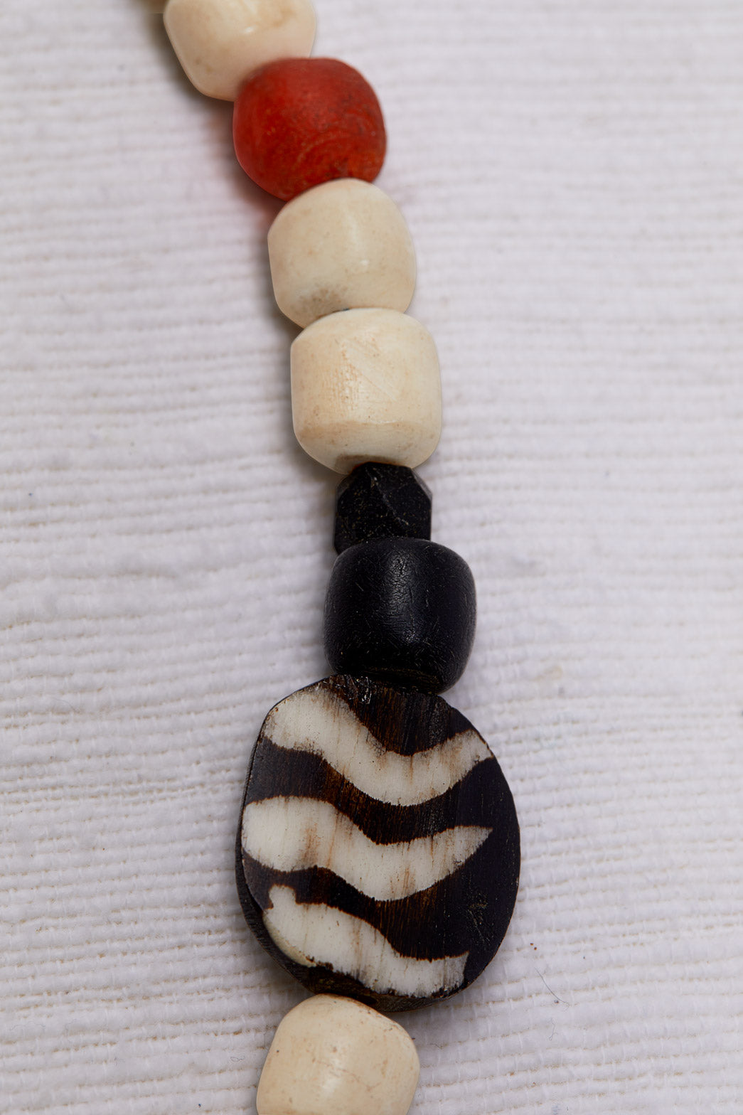 CAMPFIRE WHITE PLAYFUL CHOKER NECKLACE