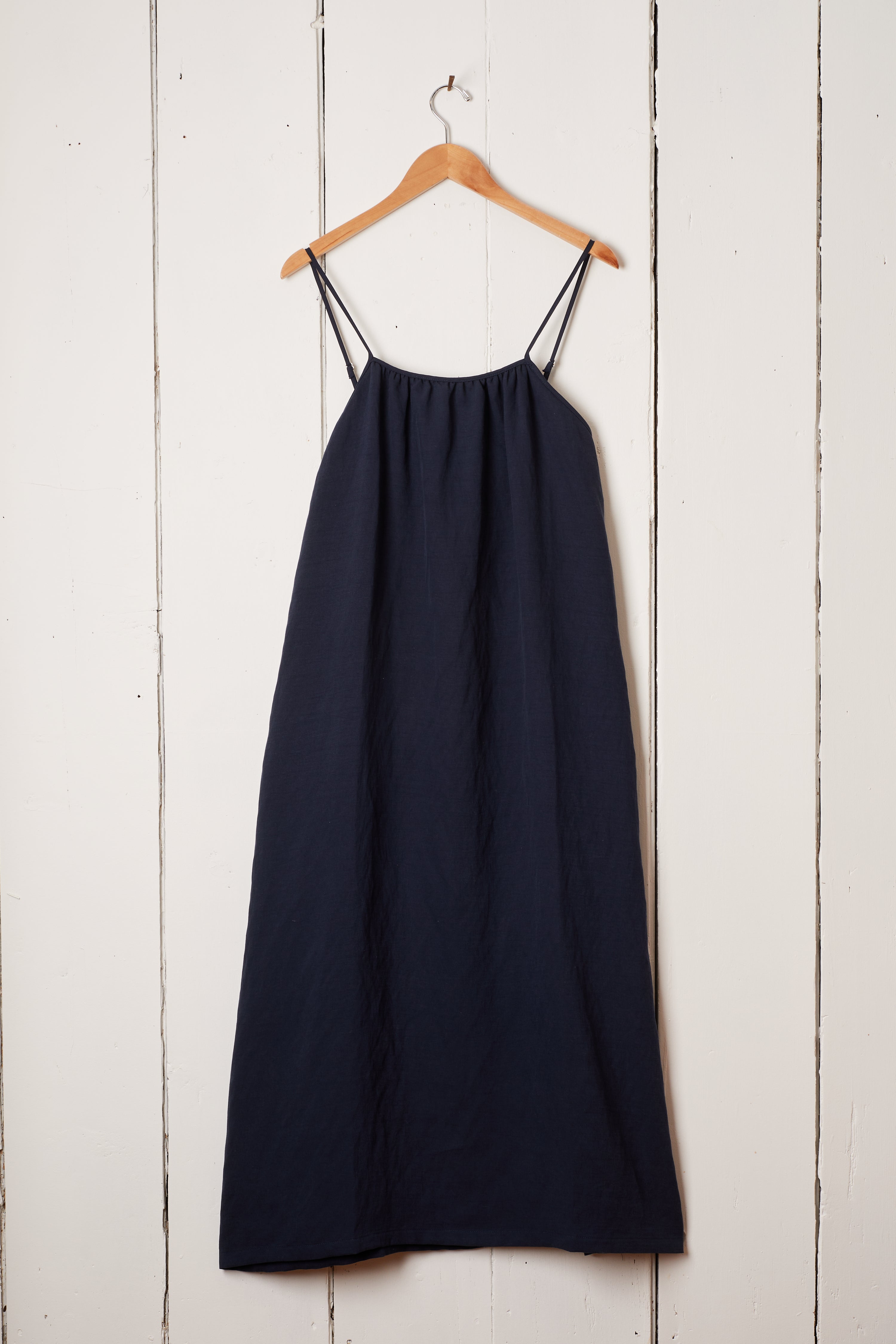 NAVY FLOW DRESS