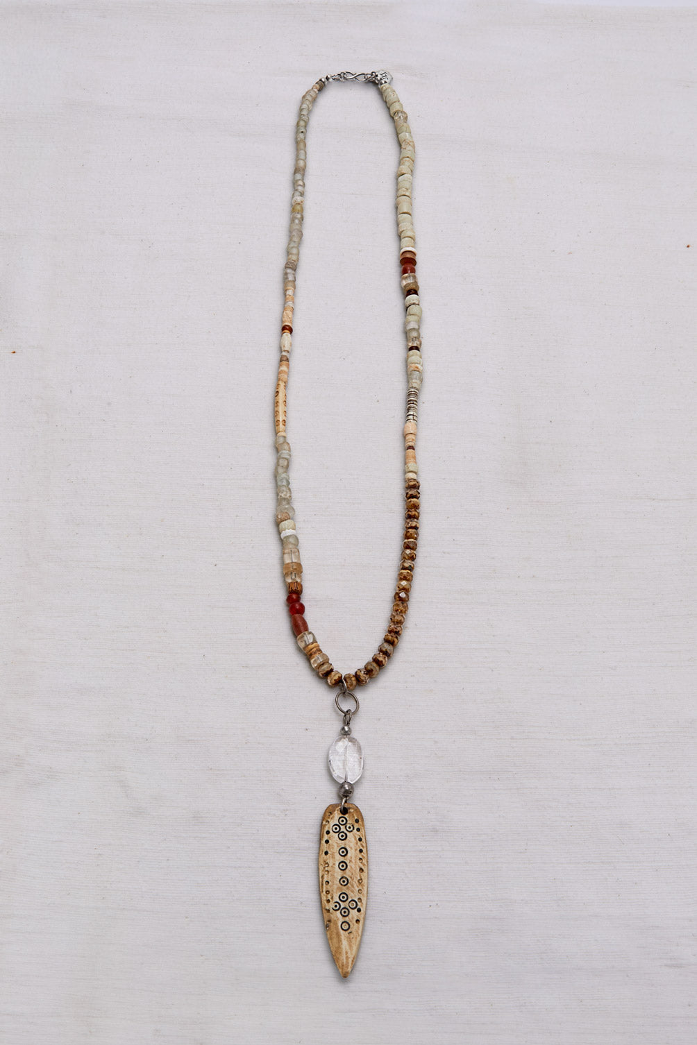 CAMPFIRE WHITE BEACH PARTY NECKLACE WITH COOL PENDANT