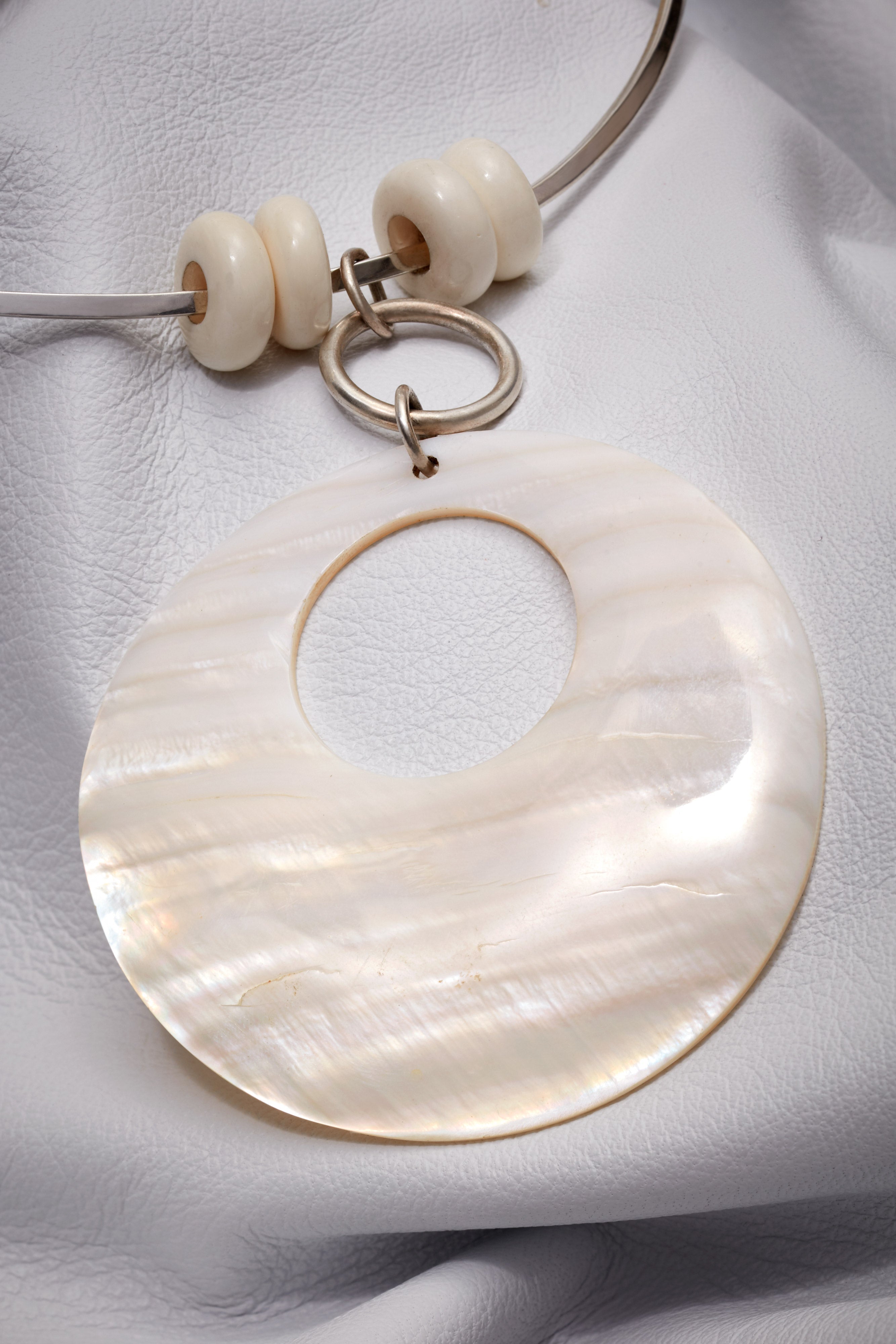 MODERN STERLING SILVER AND LARGE WHITE SHELL CHOKER NECKLACE