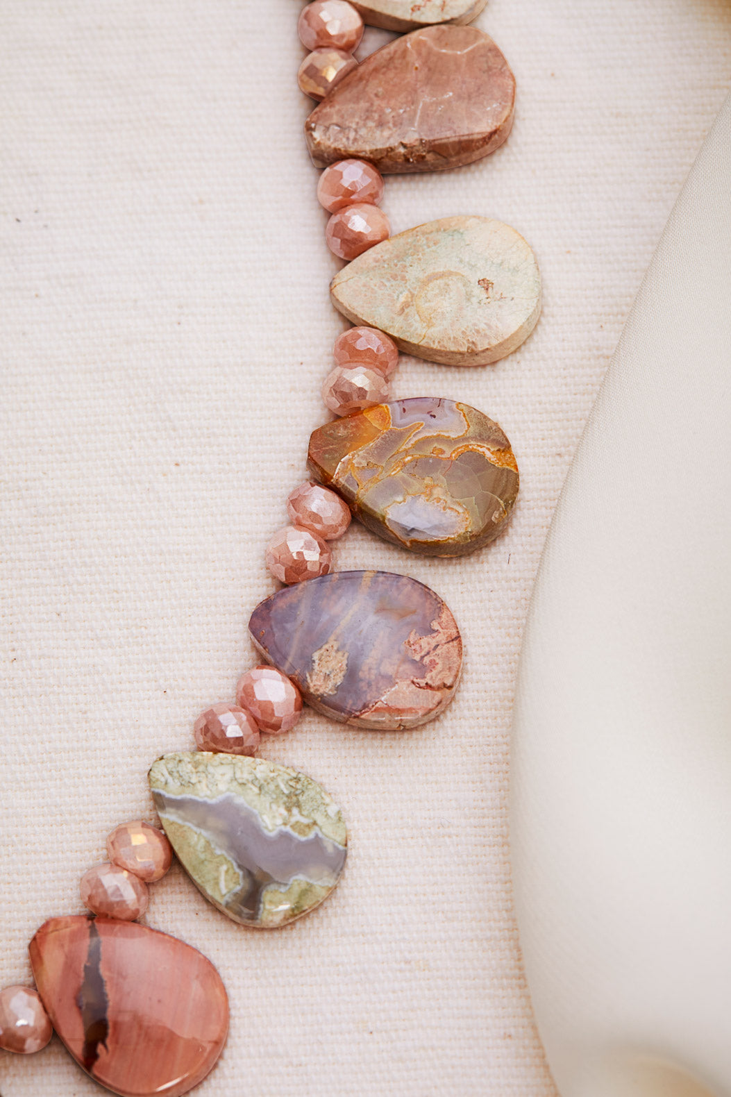 LONG PINK SHADES OF SAND NECKLACE