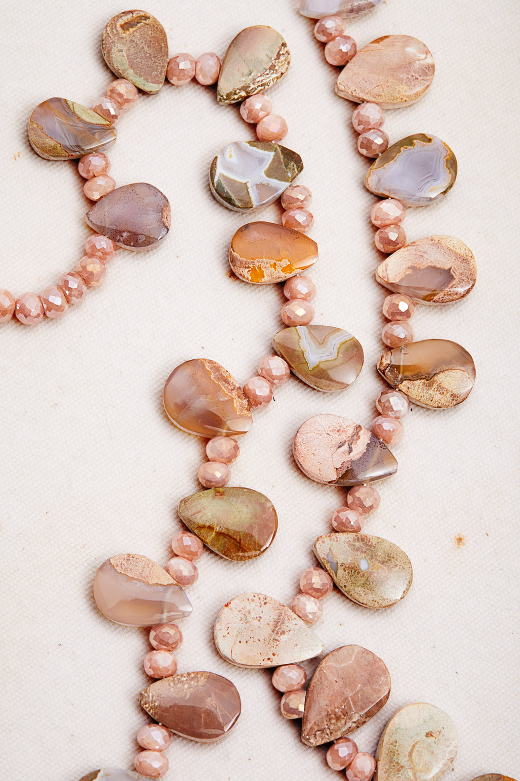 LONG PINK SHADES OF SAND NECKLACE