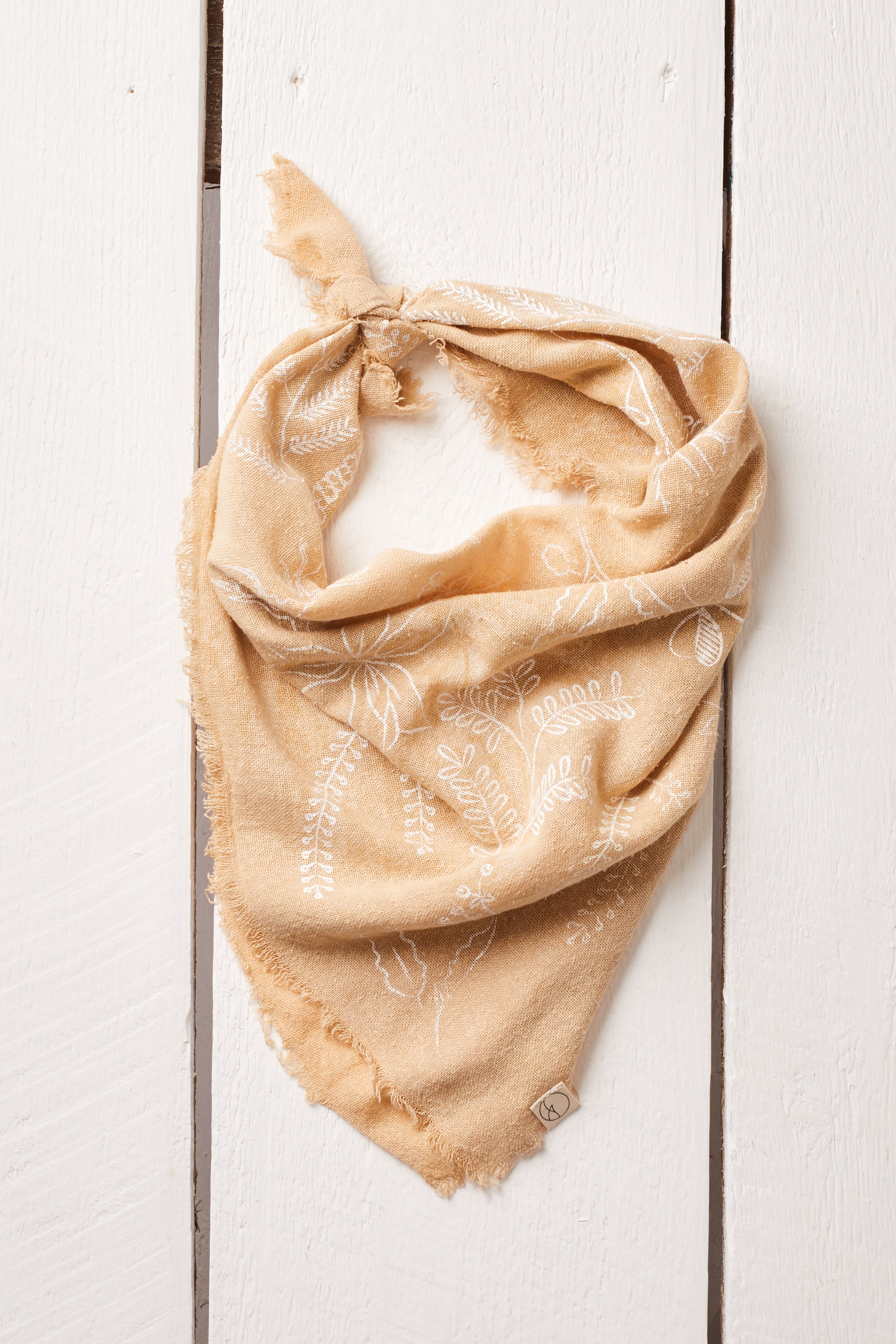 NATURALLY OATMEAL DYED BANDANA WHITE PRINT
