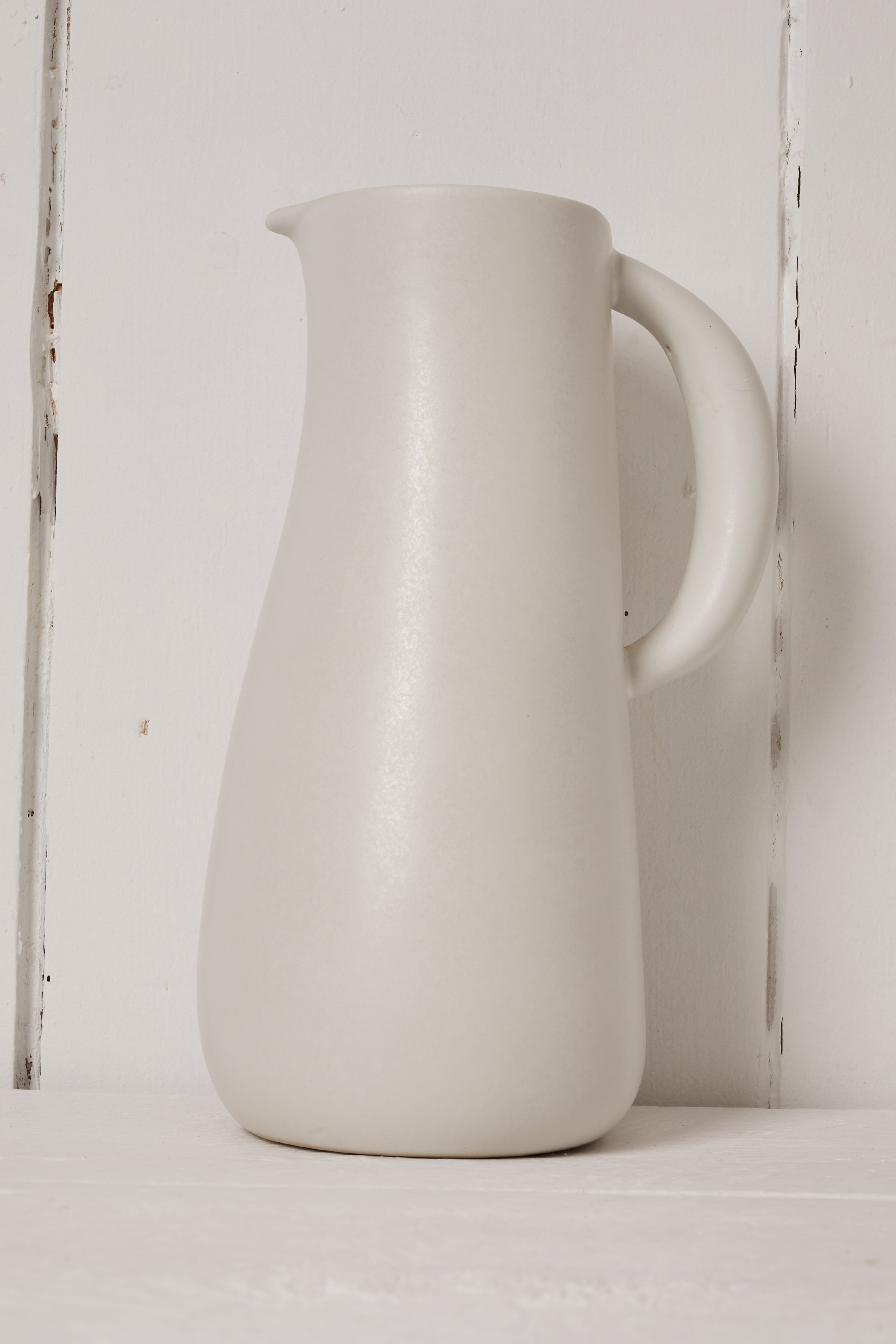 MATTE WHITE STONEWARE JUG
