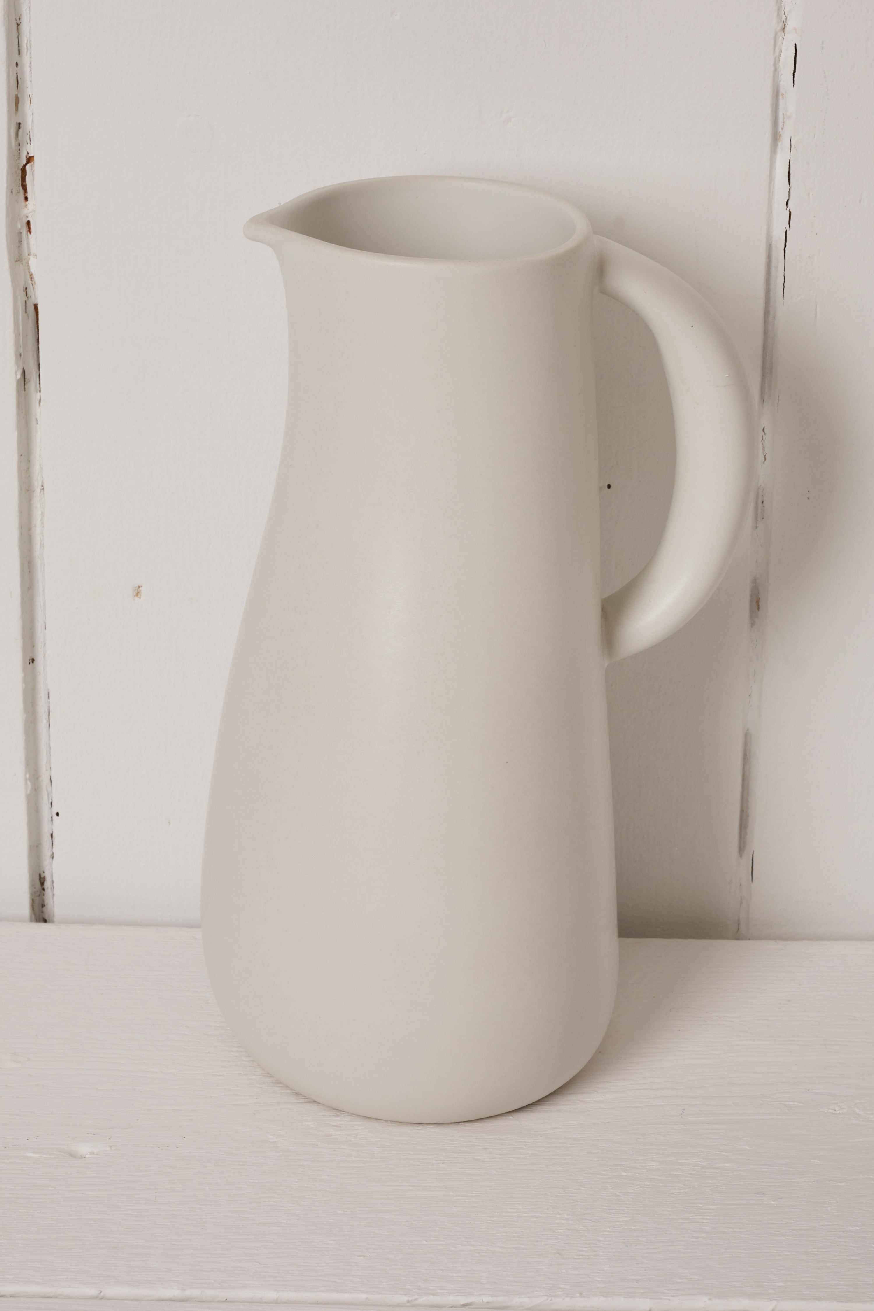 MATTE WHITE STONEWARE JUG